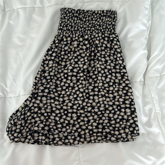 American Eagle Smocked Waist Flowy Shorts - Picture 2 of 4